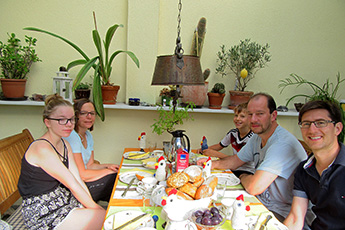 Frühstück mit Gästen Frühstück mit Gästen