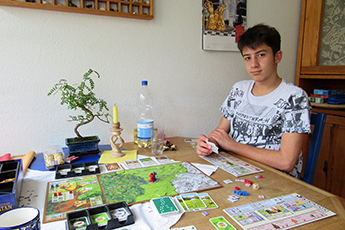 Wölfe und Bären jagen mit dem Spiel Candamir Wölfe und Bären jagen mit dem Spiel Candamir